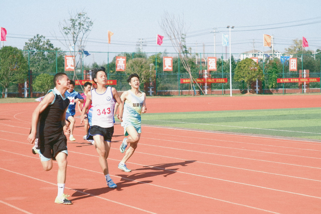 田径夺冠！蝉联第一！知源初中部在湘阴县第31届中学生田径运动会中斩获团体总分第一名！