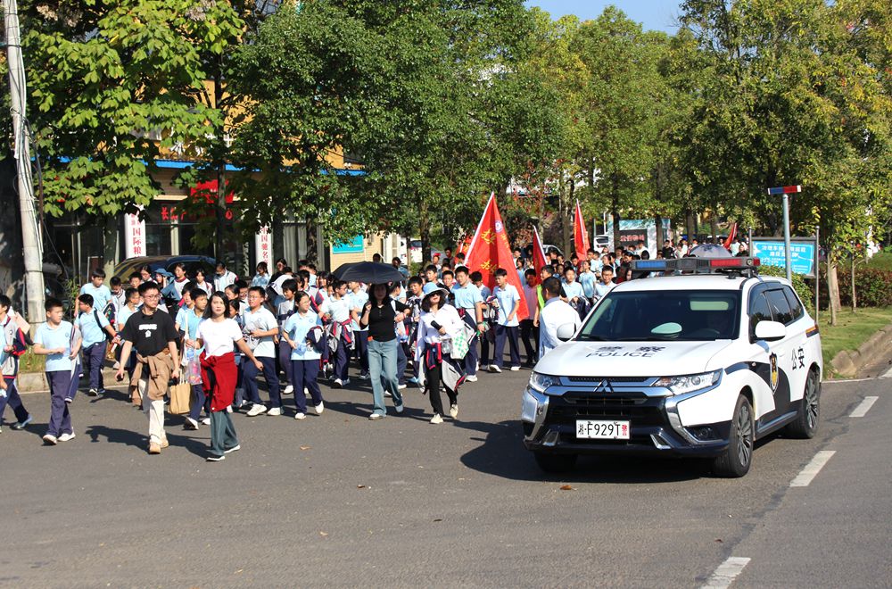 志存高“远”  始于“足”下——知源学校七年级开展励志远足活动