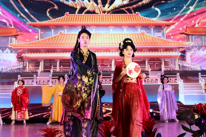 廿载芳华, 蛇耀新程——知源学校2025年元旦文艺汇演圆满落幕