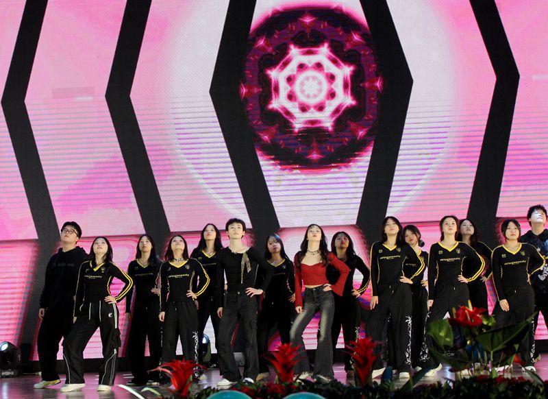 廿载芳华, 蛇耀新程——知源学校2025年元旦文艺汇演圆满落幕