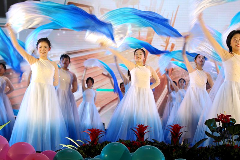 廿载芳华, 蛇耀新程——知源学校2025年元旦文艺汇演圆满落幕