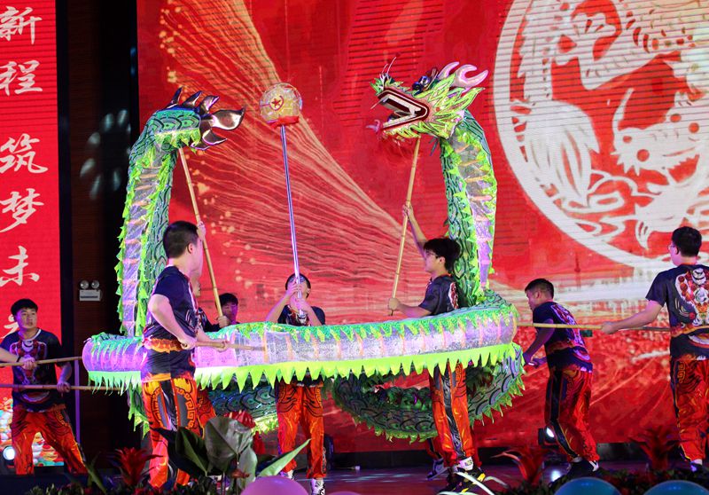 廿载芳华, 蛇耀新程——知源学校2025年元旦文艺汇演圆满落幕
