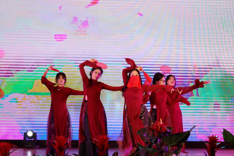 廿载芳华, 蛇耀新程——知源学校2025年元旦文艺汇演圆满落幕