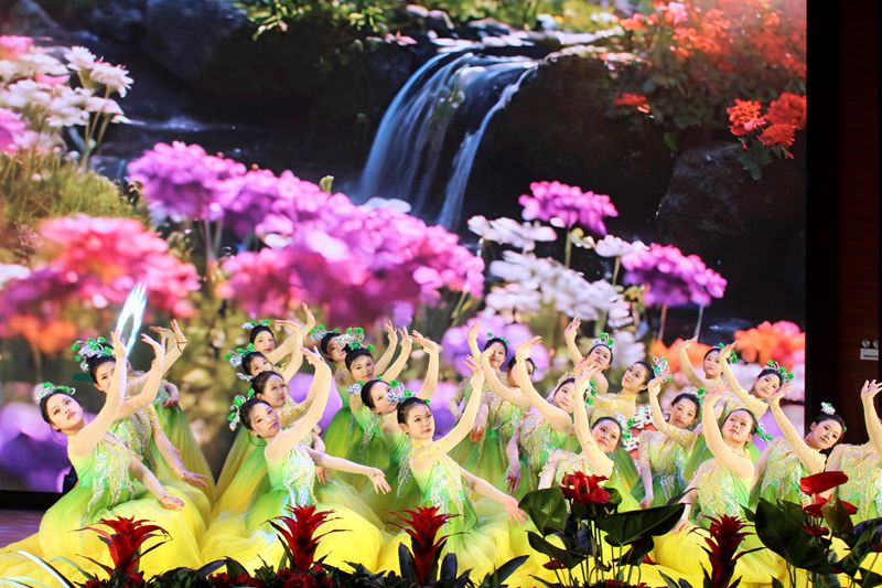 廿载芳华, 蛇耀新程——知源学校2025年元旦文艺汇演圆满落幕