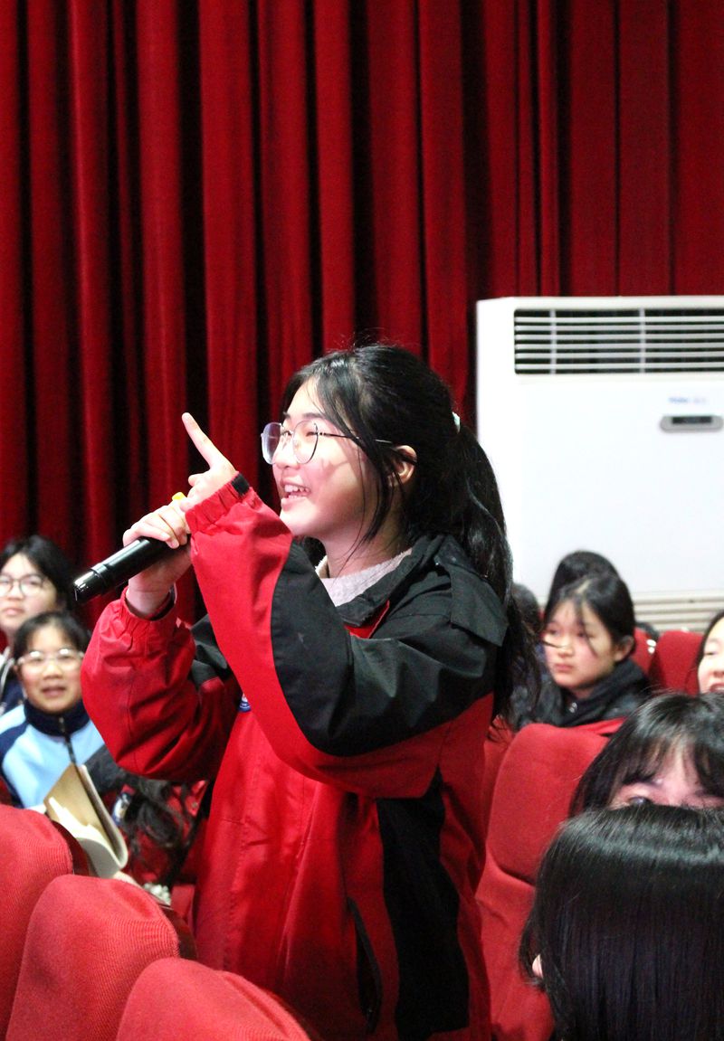 呵护女生成长 绽放花样青春——知源学校小初部开展女生心理健康教育专题讲座