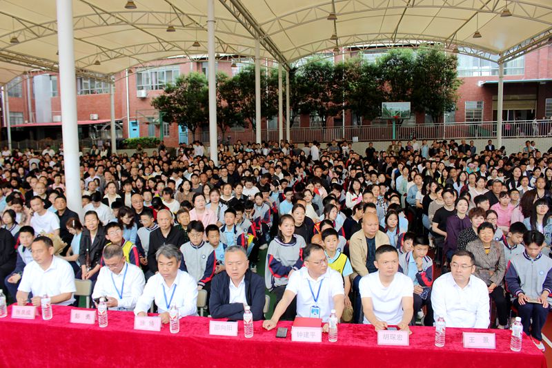 青春礼赞，未来可期！知源学校初中部八年级举行“十四岁青春礼”仪式