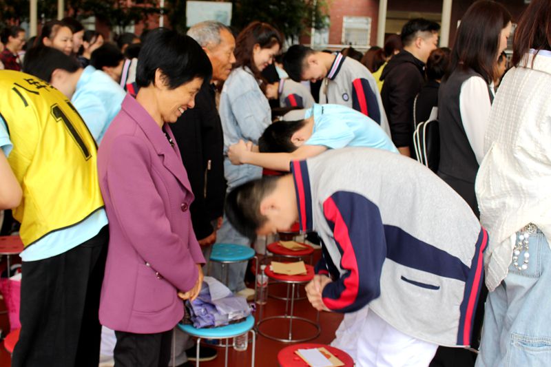 青春礼赞，未来可期！知源学校初中部八年级举行“十四岁青春礼”仪式
