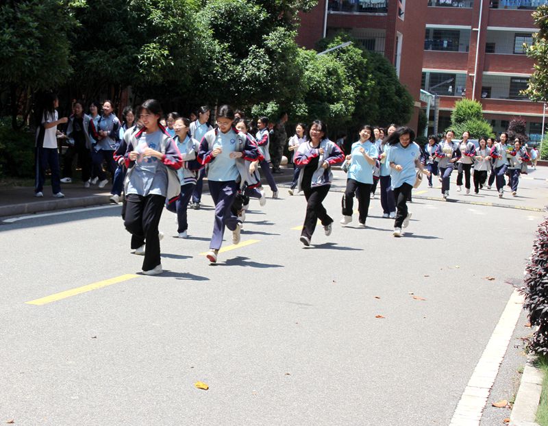 以演促防，以学筑安 ——知源学校开展防灾减灾安全教育周系列活动