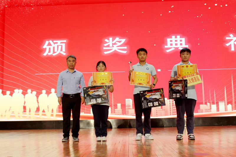 铭记百年路 奋进新征程 ——知源学校初中部第四届党史知识抢答赛精彩举行
