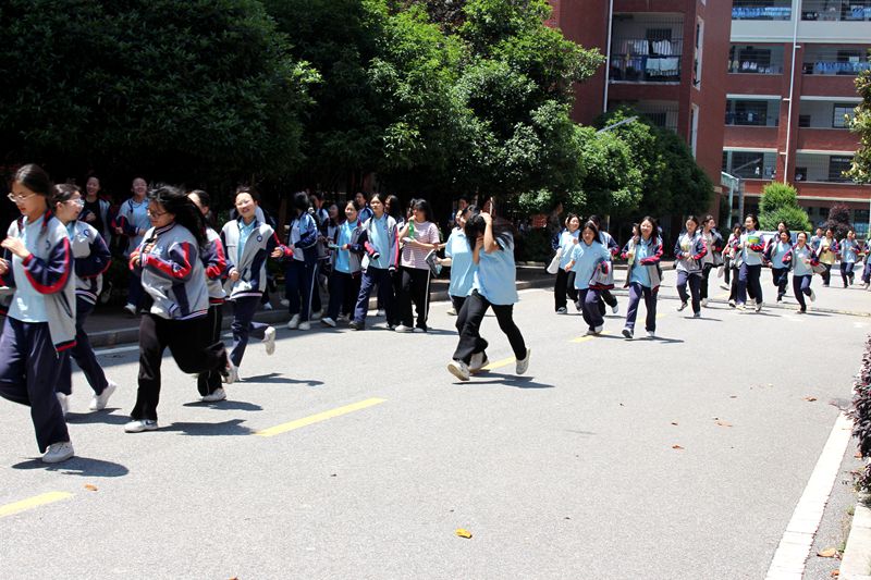 以演促防，以学筑安 ——知源学校开展防灾减灾安全教育周系列活动